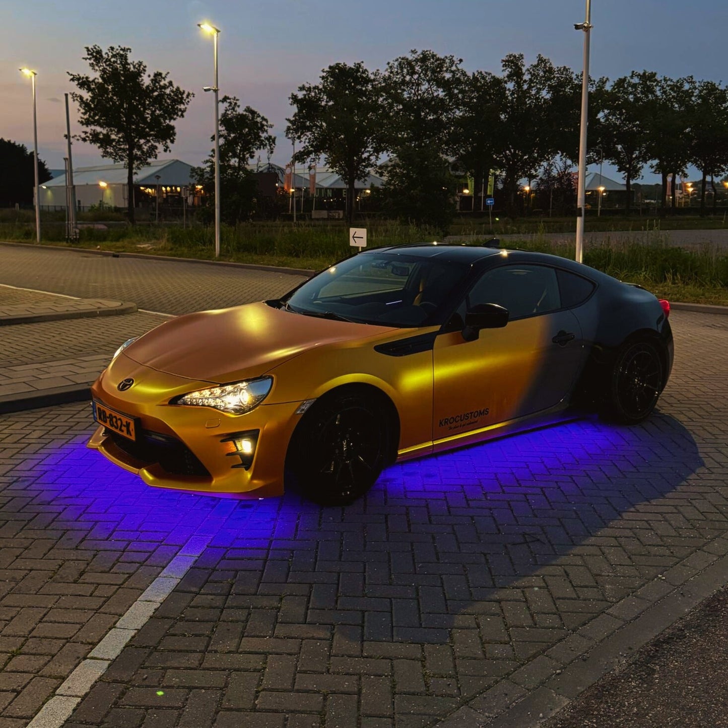 Krocustoms Toyota with Retroglow underglow
